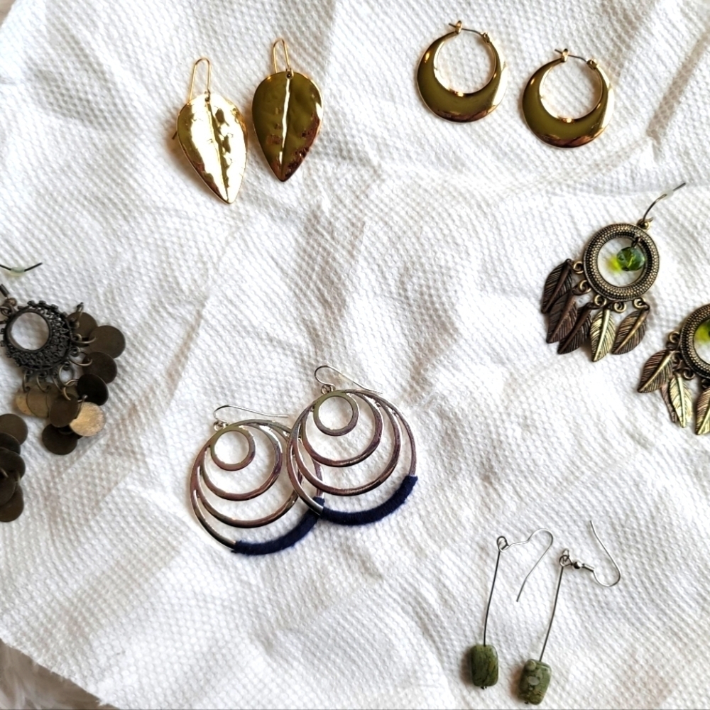 Earring Lot Of 6 Costume Jewelry In gold green blue‎ Dangle Leaf Loops